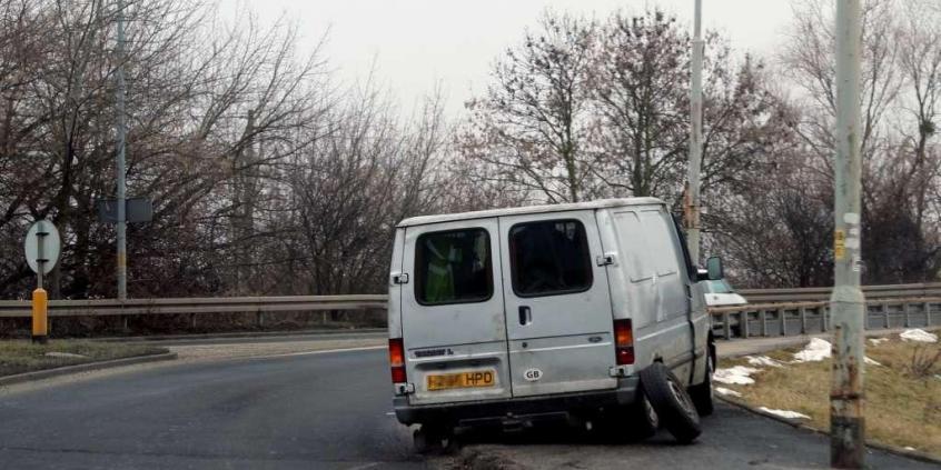 zly-stan-techniczny-pojazdow-przyczyna-powaznych-wypadkow renault key card